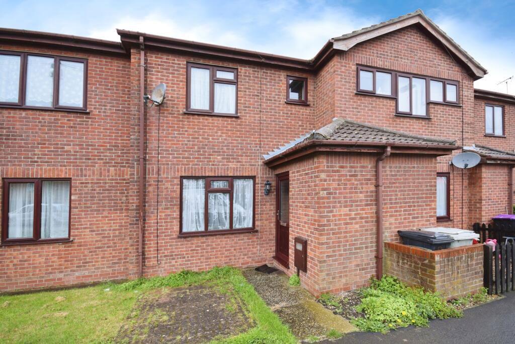 Grantham Drive, Skegness... 2 bed terraced house for sale £95,000
