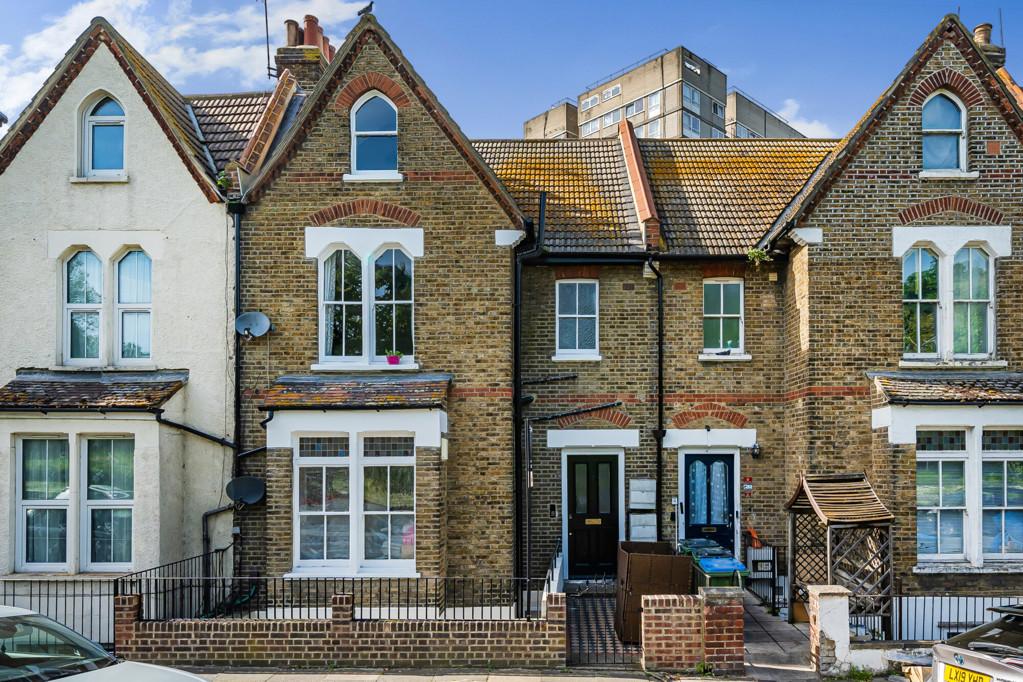 St. Margarets Grove, Plumstead Common 3 bed apartment for sale £375,000