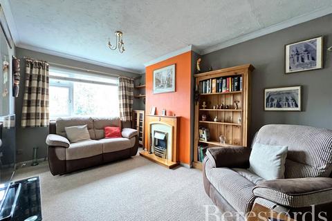 2 bedroom apartment for sale, Grey Towers Gardens, Hornchurch, RM11