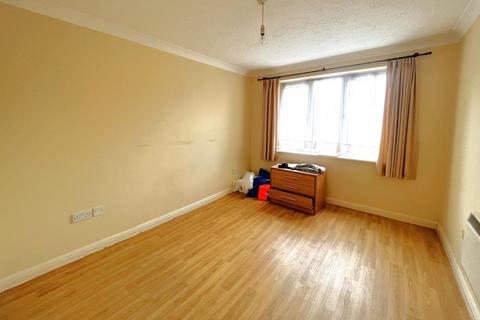 2 bedroom flat to rent, Anchor Hill, Woking GU21