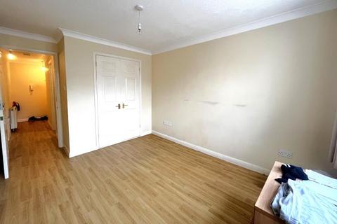 2 bedroom flat to rent, Anchor Hill, Woking GU21