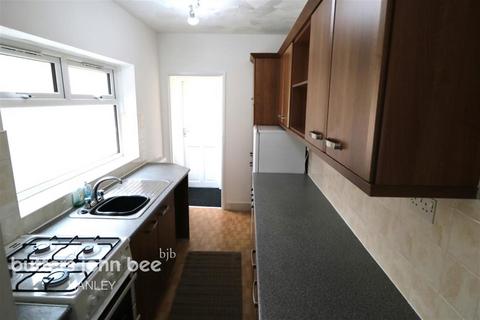 2 bedroom end of terrace house to rent, Turner street