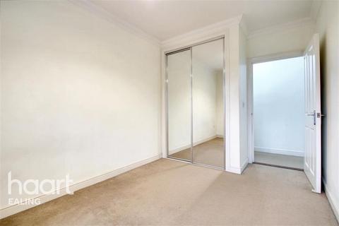 2 bedroom flat to rent, Batavia Road Sunbury-on-thames TW16