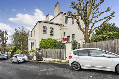 Flat 1, 10a Grange Hill, London, SE25 6SX