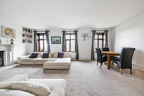 Flat 1, 10a Grange Hill, London, SE25 6SX