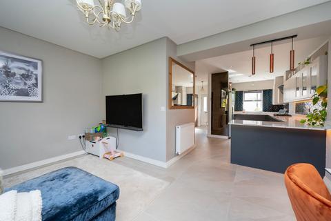 38 Timms Close, Horsham, RH12 4TN