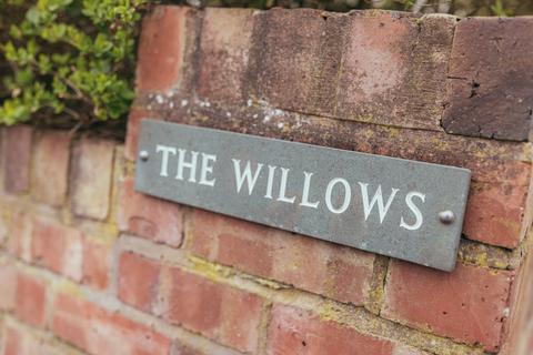 The Willows Barton Road, Farndon, Chester, CH3 6NL
