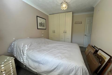 2 bedroom apartment to rent, Meadow Lane New Ash Green DA3