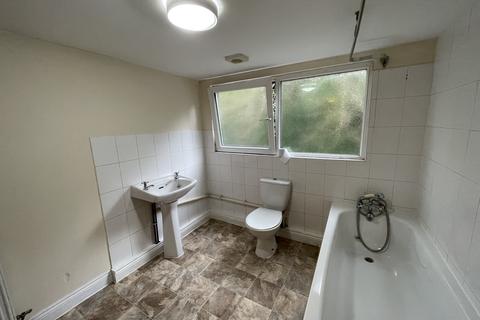 2 bedroom flat to rent, Oak Villas, Swansea