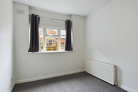 4 bedroom end of terrace house to rent, Devonshire Square, Southsea PO4