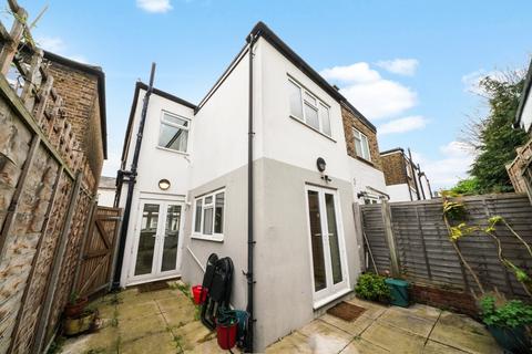3 bedroom end of terrace house to rent, Bedford Road, Ealing, W13