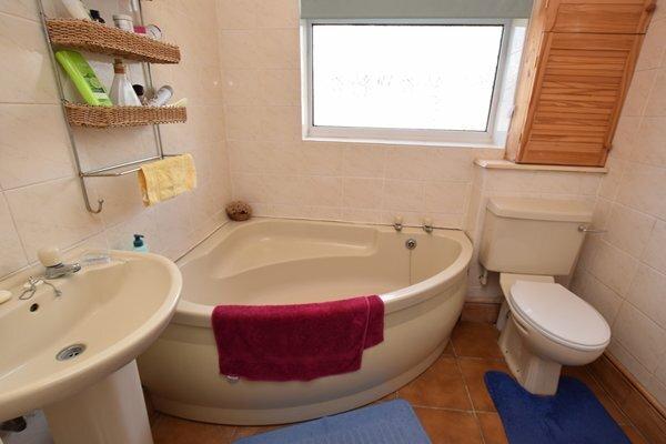 Bath & shower room