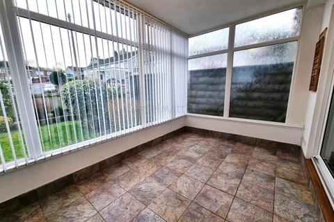1 bedroom semi-detached bungalow for sale, Radnor Green, Barry, The Vale Of Glamorgan. CF62 9AR