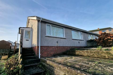 1 bedroom semi-detached bungalow for sale, Radnor Green, Barry, The Vale Of Glamorgan. CF62 9AR