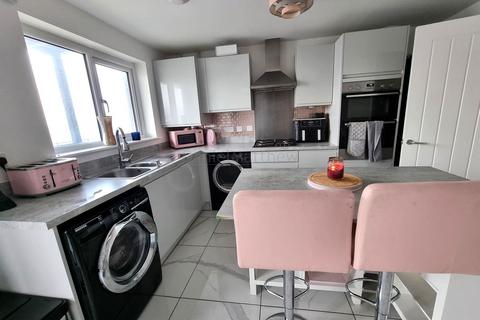 4 bedroom townhouse for sale, Ffordd Pentre, Barry. CF62 5DN