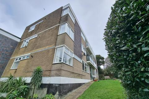2 bedroom flat for sale, St. Nicholas Close, Barry, The Vale Of Glamorgan. CF62 6QZ