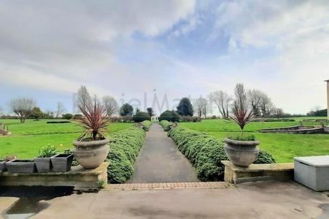 1 bedroom terraced bungalow for sale, Courtlands, Hayes Road, Sully, Penarth, The Vale Of Glamorgan. CF64 5QG