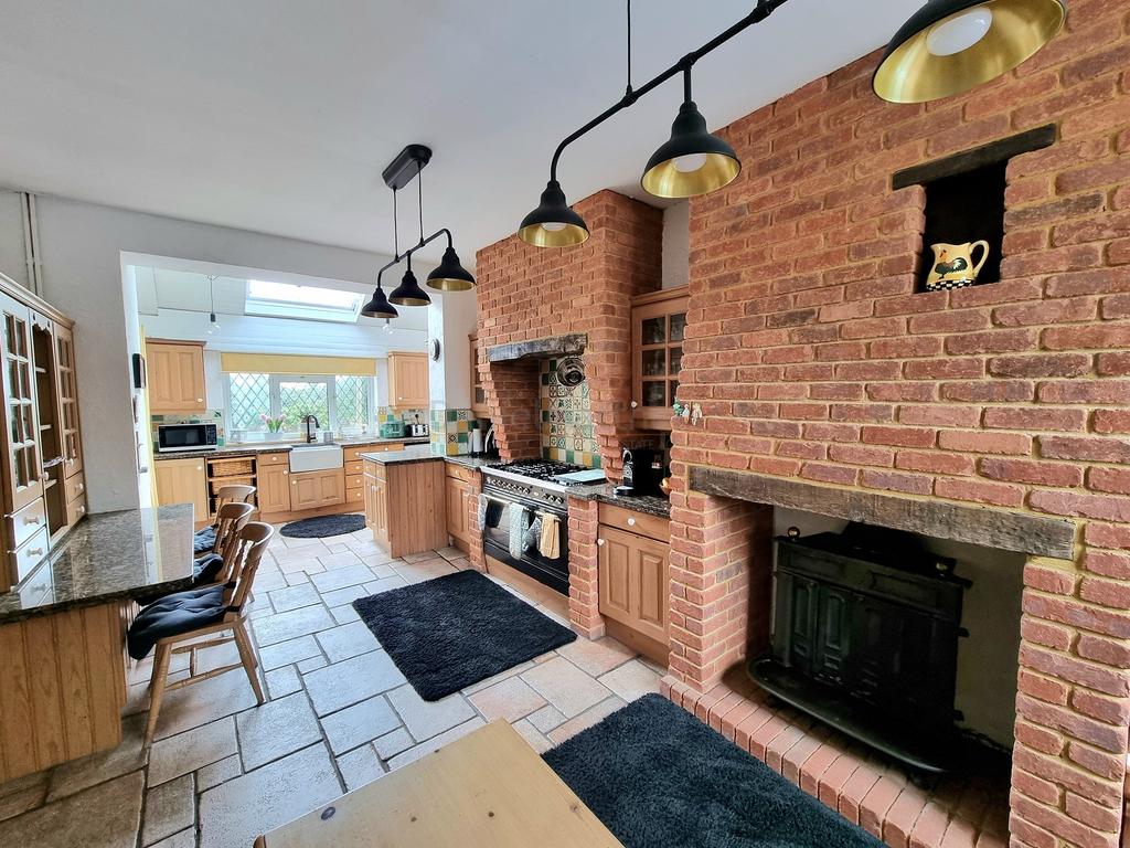 Kitchen/ Breakfast Room