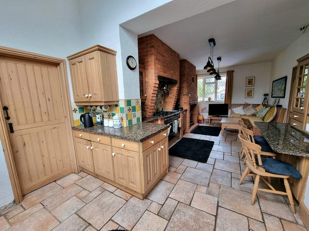 Kitchen/ Breakfast Room