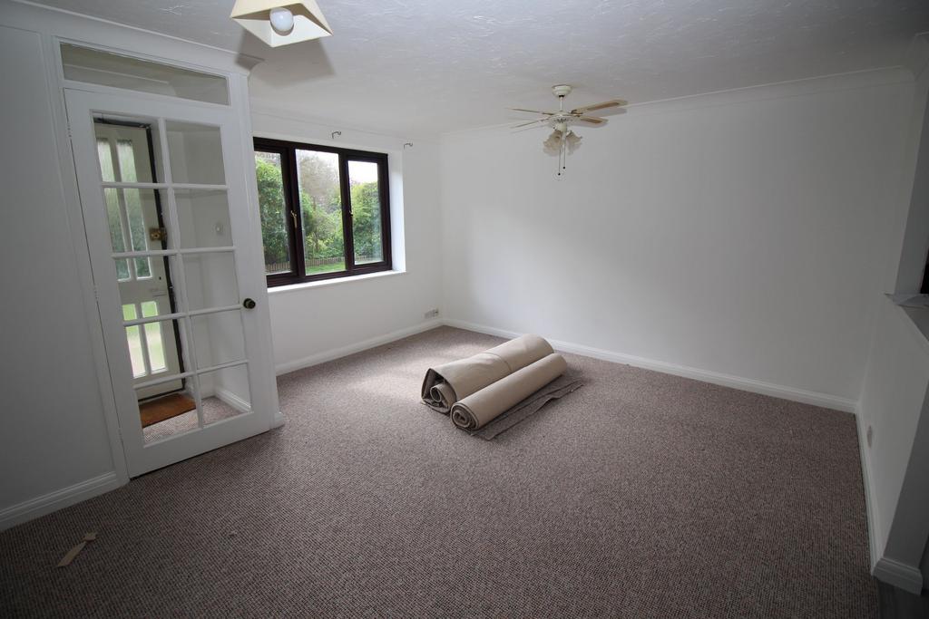 Parklands Court, Saxmundham Way, ClactononSea 1 bed £725