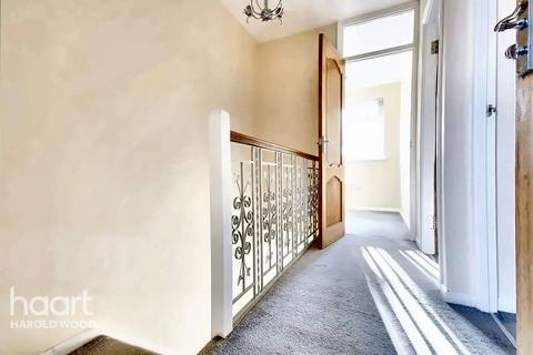 6 Avenue Road, Harold Wood, Romford, RM3 0SU
