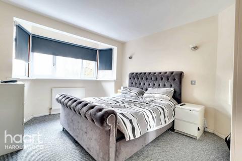 6 Avenue Road, Harold Wood, Romford, RM3 0SU