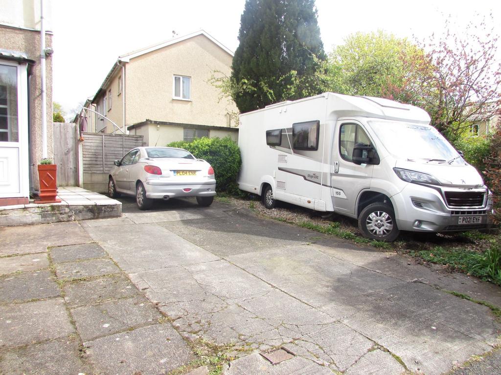 Fouracres Road, Newall Green... 3 bed semidetached house for sale £