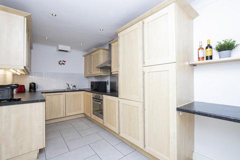 1 bedroom apartment for sale, Epping New Road, Buckhurst Hill, IG9