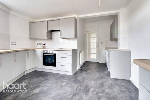 11 Court Avenue, Romford, RM3 0XS