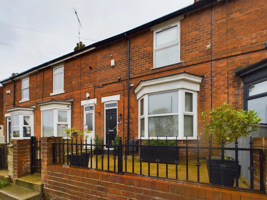Well Lane, Willerby, HU10 2 bed terraced house for sale £199,950