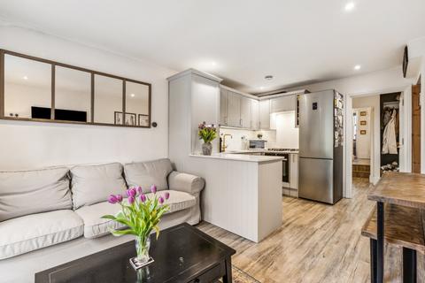 2 bedroom apartment for sale, Garfield Road, London, SW11