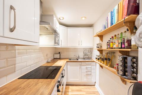 16/5 Caledonian Place, Edinburgh, EH11 2AP