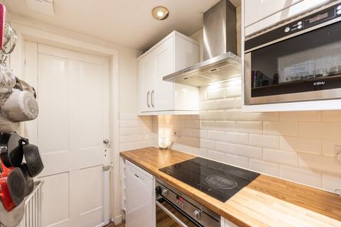 16/5 Caledonian Place, Edinburgh, EH11 2AP