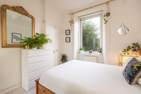 16/5 Caledonian Place, Edinburgh, EH11 2AP