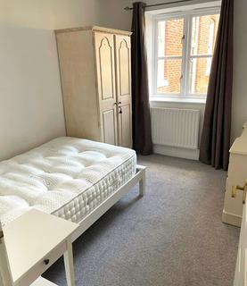 2 bedroom flat to rent, The Cloisters, Junction Road, Andover