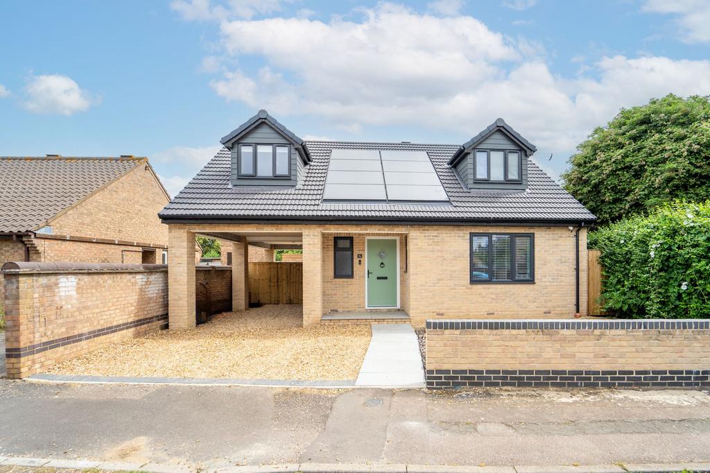 Priory Lane, Huntingdon, Cambridgeshire. 3 bed detached house for sale