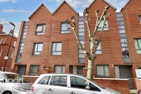 3 bedroom terraced house for sale, Nile Road Plaistow, London