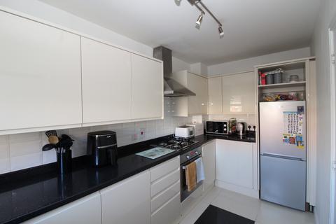 25 Attringham Park, Kingswood, Hull, HU7 3GL