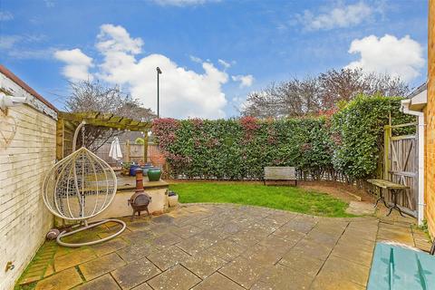 8 Drake Park, Bognor Regis, PO22 7QG