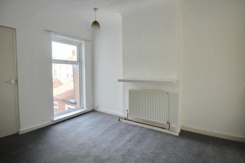 3 bedroom terraced house to rent, BULL CLOSE ROAD