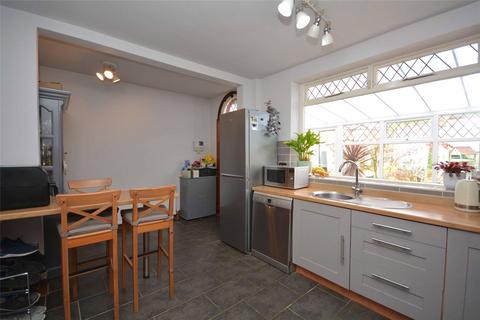 4 bedroom semi-detached house for sale, Sandybank Avenue, Rothwell, Leeds, West Yorkshire