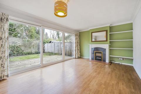 3 bedroom terraced house to rent, Hetherington Road, Shepperton, TW17