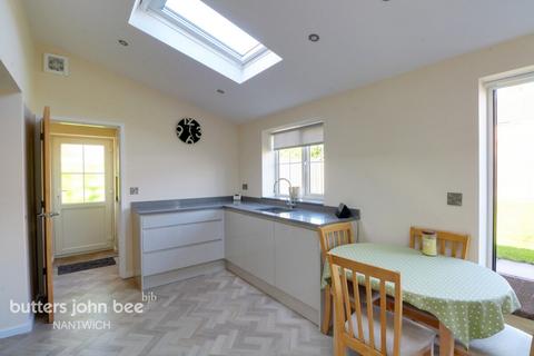 3 bedroom semi-detached house for sale, Queens Drive, Nantwich