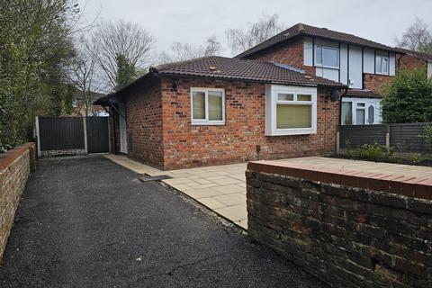2 bedroom bungalow to rent, Stainmore Close, Warrington, WA3