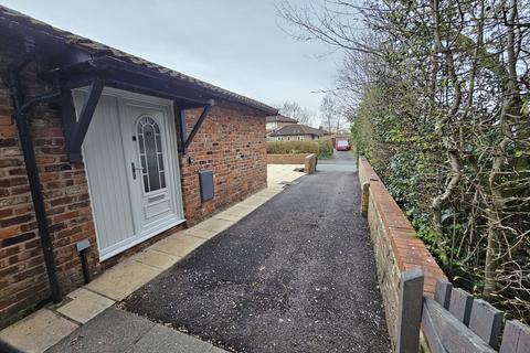 2 bedroom bungalow to rent, Stainmore Close, Warrington, WA3