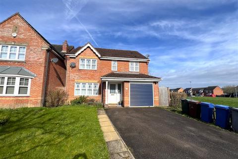 4 bedroom detached house for sale, Green Acres, Penistone, S36 6DB