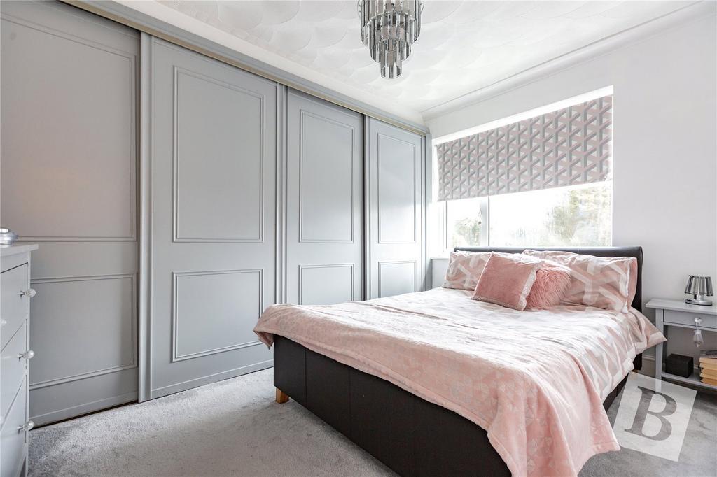 Dagenham Road, Rush Green, RM7 3 bed end of terrace house for sale £
