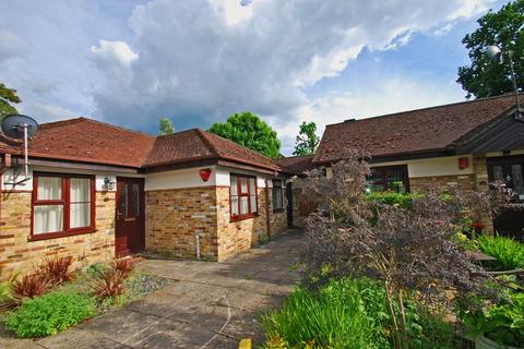 2 bedroom bungalow for sale, Orchard Close, Beaconsfield, HP9