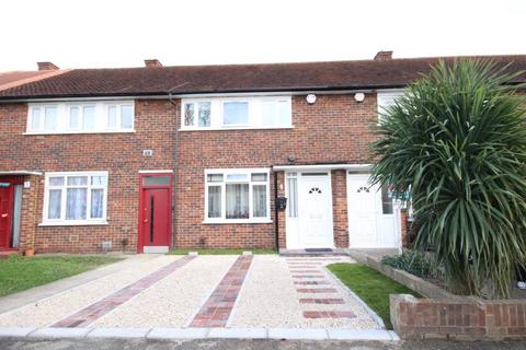 3 bedroom terraced house to rent, Wilford road, Langley