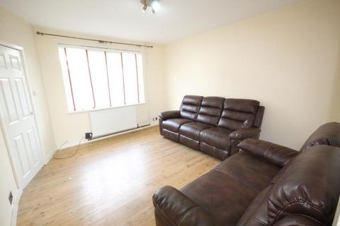 3 bedroom terraced house to rent, Wilford road, Langley